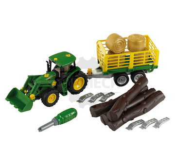 John Deere Traktor s dřevem a senem