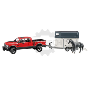 RAM 2500 Power Wagon s přívěsem pro koně a koněm