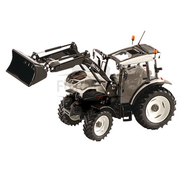 Traktor mit Frontlader s čelním nakladačem
