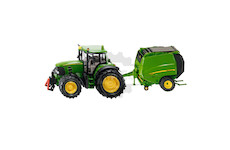 John Deere Traktor s lisem na balíky